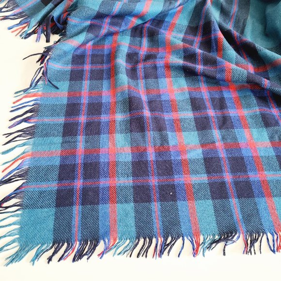 Saldarini lambswool cashmere throw. - Picture 5 of 8